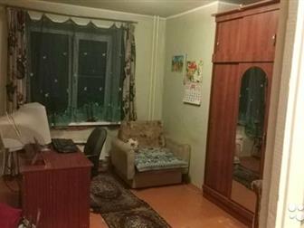 Продам двухкомнатную квартиру,  Окна комнат выходят во двор,  Дом в хорошем техническом состоянии,  В квартире установлены пластиковые окна, железная дверь, балкон в Челябинске