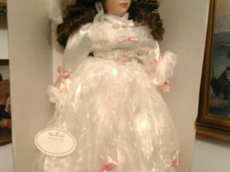     () : Windsor Collection - Genuine Porcelain Doll - 45 , ,   : , ,  - ,  ,   