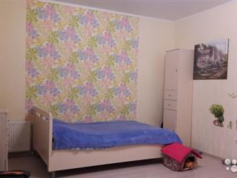 Продается 2-комнатная квартира 5/9 эт,  2 комнаты по 20 кв,  м, , кухня 11 кв,  м, , прихожая 12 кв,  м, , лоджия 5 кв,  м,  застеклена, с/ у раздельный,  Евроремонт, в Калуге
