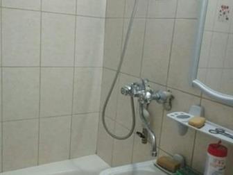 Квартира новой планировки ,не угловая ,  распашонка, Есть частичный ремонт, добавлены батареи в большой комнате и на кухне, Квартира пустая, 2 собственника, можно в Кирове