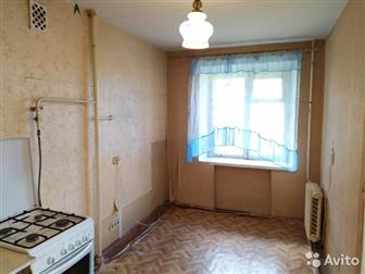 Продам тёплую раздельную двухкомнатную квартиру в кирпичном доме,  Состояние квартиры среднее, соответствует фотографиям,  Балкон остеелён,  Домофон,  Водомеры, в Магнитогорске