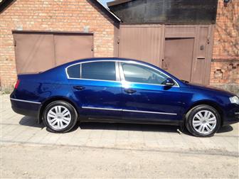  Volkswagen Passat -- 