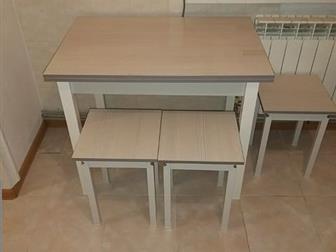 Продам стол и 3 стула, В использовании пару месяцев, Продаю в связи с переездом, в Туле