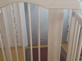 Продаю кроватку- качалку в хорошем состоянии после первого ребенка,цвет слоновая кость на боковинках имеется рисунок,  по желанию отдам матрас в хорошем состоянии в Воронеже